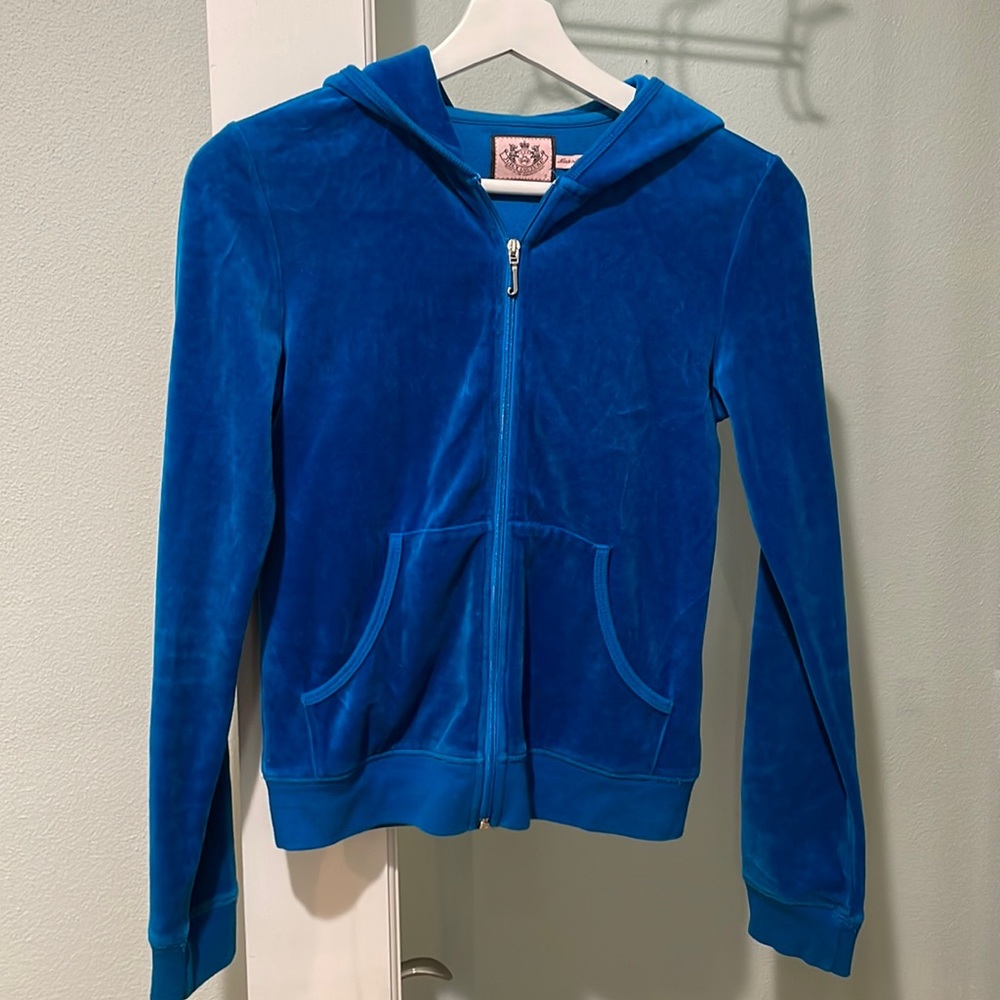 Juicy Couture top in size S, lighting blue color, comfy and chic.